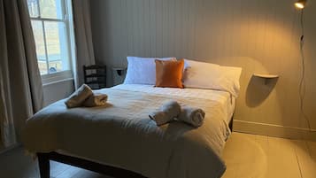 Apartment | 2 bedrooms, iron/ironing board, free WiFi, bed sheets