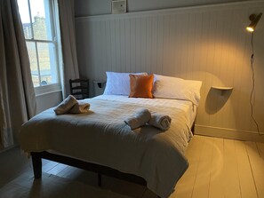 Apartment | 2 bedrooms, iron/ironing board, free WiFi, bed sheets