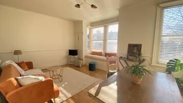 Apartment | Dining