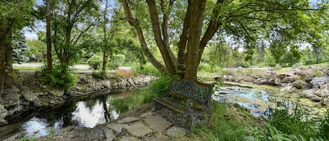 House, 5 Bedrooms | Property grounds