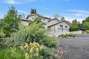 House, 5 Bedrooms | Exterior - Family Getaway~hot Tub, Ice Castles & Tubing Hs 5 Bedroom Home by RedAwning (Midway)