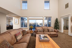 House, 5 Bedrooms | Interior - Family Getaway~hot Tub, Ice Castles & Tubing Hs 5 Bedroom Home by RedAwning (Midway)