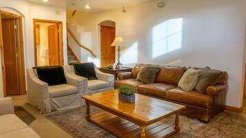 Townhome, 3 Bedrooms | Living area