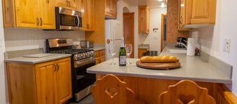 Family Vacation~heated In/out Pool, Tubing & Ice Skating 719 3 Bedroom Townhouse by RedAwning