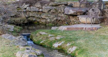 Family Vacation~heated In/out Pool, Tubing & Ice Skating 719 3 Bedroom Townhouse by RedAwning