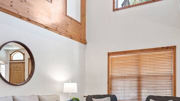 House, 4 Bedrooms | Living area