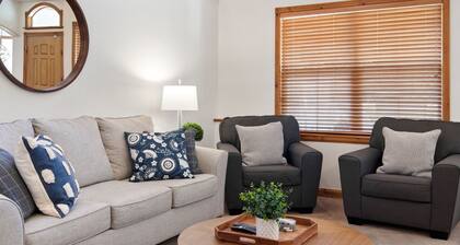 Family Getaway~pool, Hot Spring, Scuba & Ice Castles 727 4 Bedroom Home by RedAwning