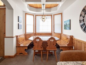 Dining - Family Getaway~pool, Hot Spring, Scuba & Ice Castles 727 4 Bedroom Home by RedAwning (Midway)