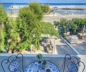 Apartment | Property grounds - Tsoutsouros Apartment on the Beach, Crete, Greece (Minoa Pediada)