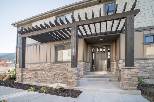 Family Vacation~crater Hot Spring, Tubing & Ice Skating~kanton 3 Bedroom Apts by RedAwning