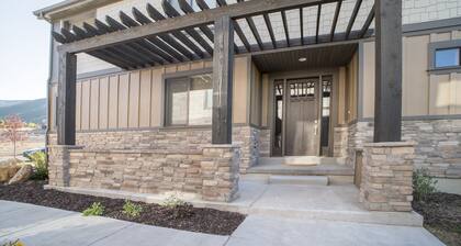 Family Vacation~crater Hot Spring, Tubing & Ice Skating~kanton 3 Bedroom Apts by RedAwning