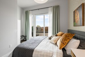 1 bedroom, desk, iron/ironing board, WiFi