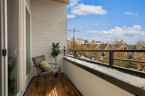 Property grounds - Modern • Mt. Rainier Rooftop • 7 min to World Cup (Seattle)