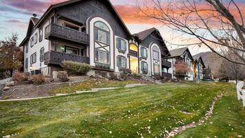 Condo, 2 Bedrooms | Exterior