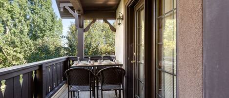 Condo, 2 phòng ngủ | Ban công