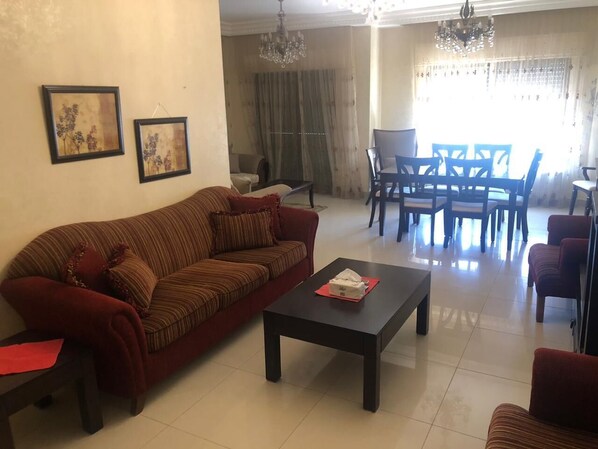 TV - Lovely 3 bedrooms apartment with city view (Amman)