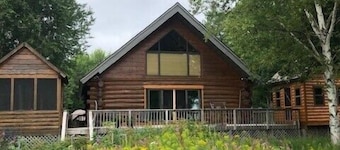 Cabin on the Cove: Rustic Waterfront Cabin on Lake Superior—A True Keweenaw Escape