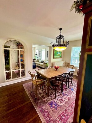 Dining - Home Port Vacation Escape, Luxury Multi-family, Walk to Port, Beach, and Shops (Port Washington)