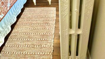 4 Schlafzimmer, Schreibtisch, Bügeleisen/Bügelbrett, WLAN