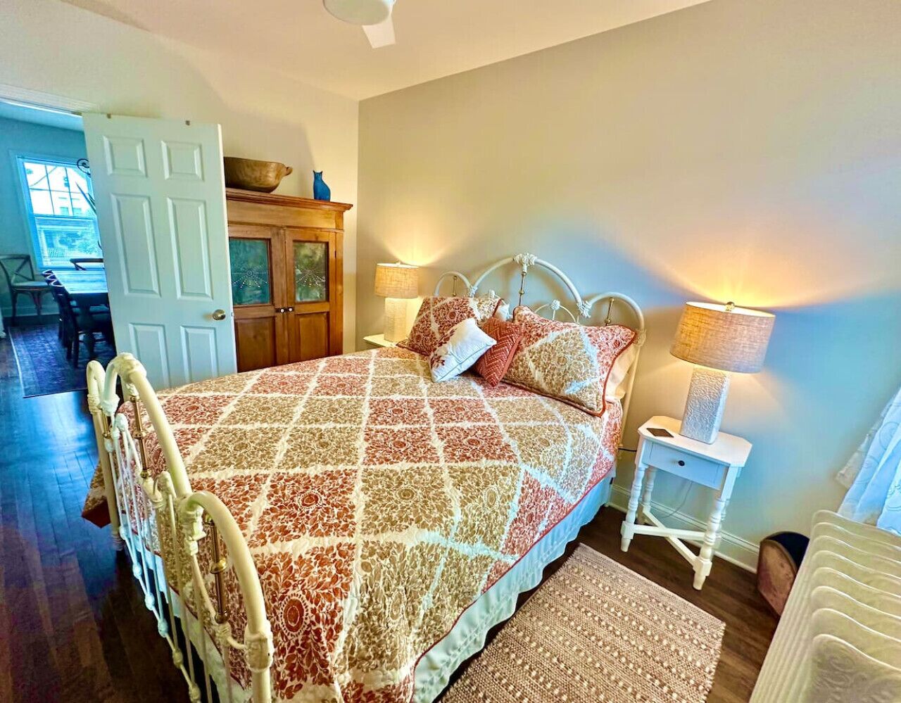 4 Schlafzimmer, Schreibtisch, Bügeleisen/Bügelbrett, WLAN