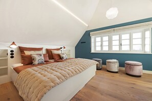 3 bedrooms, desk, iron/ironing board, WiFi