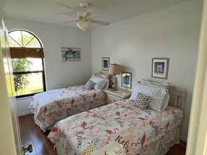 2 bedrooms, free WiFi, bed sheets - Freshly remodeled, wonderfully located home in North Sarasota. (Sarasota)