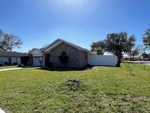 Exterior - Freshly remodeled, wonderfully located home in North Sarasota. (Sarasota)
