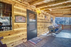 Terrace/patio - Private - Spacious- Creek Lined Cabin  (Cosby)