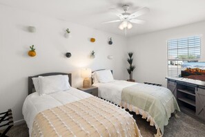 3 bedrooms, desk, iron/ironing board, free WiFi - Westgate Wonder! With Pool, Putting Green, newly remodeled!  (Phoenix)