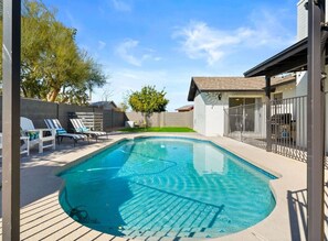 Outdoor pool - Westgate Wonder! With Pool, Putting Green, newly remodeled!  (Phoenix)