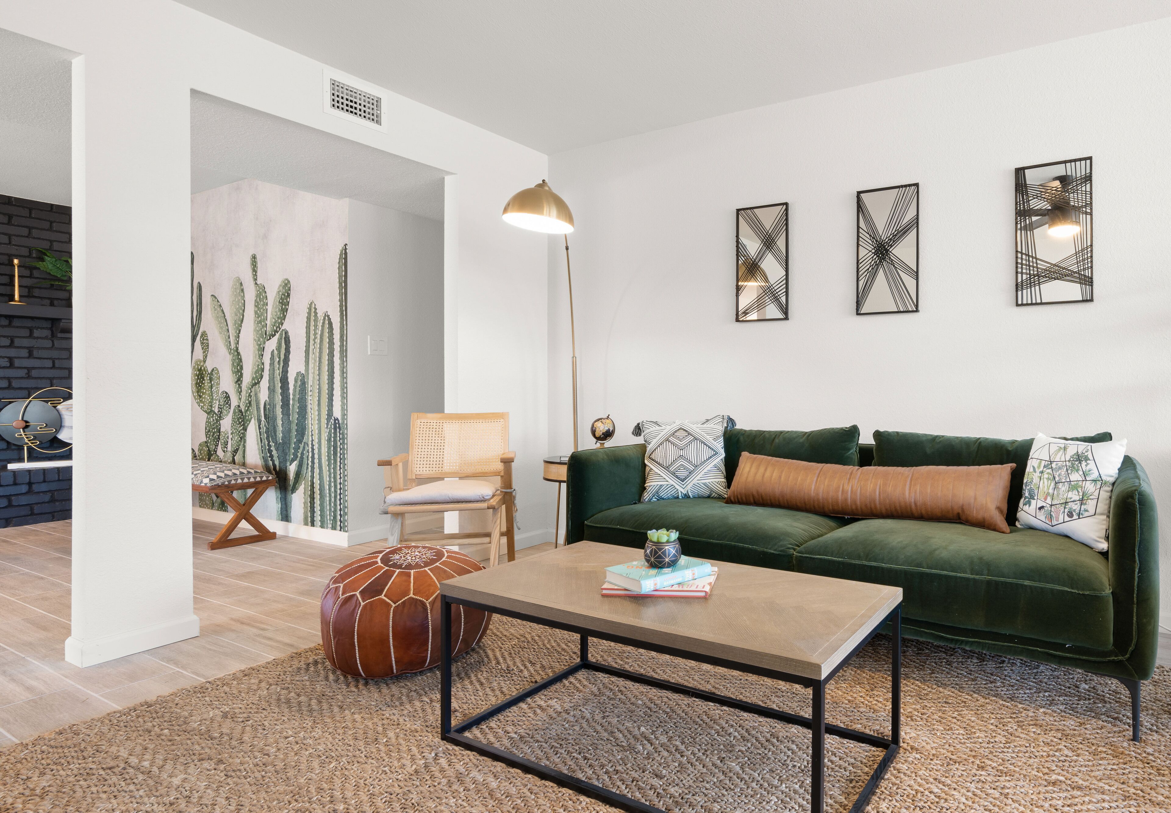 Smart TV, tavolo da calcetto, impianto stereo