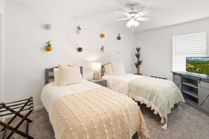 Desk, iron/ironing board, travel cot, free WiFi - Westgate Wonder! With Pool, Putting Green, newly remodeled!  (Phoenix)