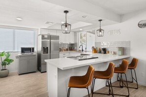 Fridge, microwave, oven, stovetop - Westgate Wonder! With Pool, Putting Green, newly remodeled!  (Phoenix)