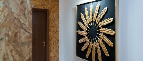 المنشأة من الداخل