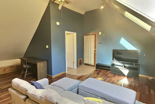 Cozy Lofted Riverwest Apartment