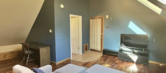 Cozy Lofted Riverwest Apartment