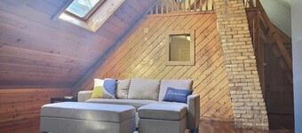 Cozy Lofted Riverwest Apartment
