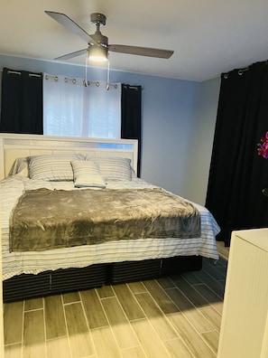 3 chambres, lit parapluie, Wi-Fi, draps fournis