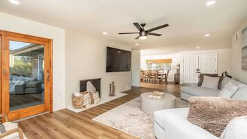 Smart TV, videojuegos y futbolito