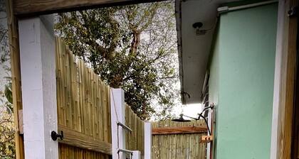 2 Bedroom Upstairs Suite in Culebra, PR | Casa Hibiscus