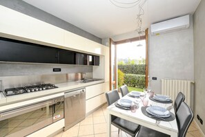 Fridge, oven, dishwasher, coffee/tea maker