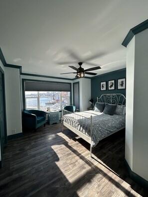 3 Schlafzimmer, Schreibtisch, Bügeleisen/Bügelbrett, Reisekinderbett