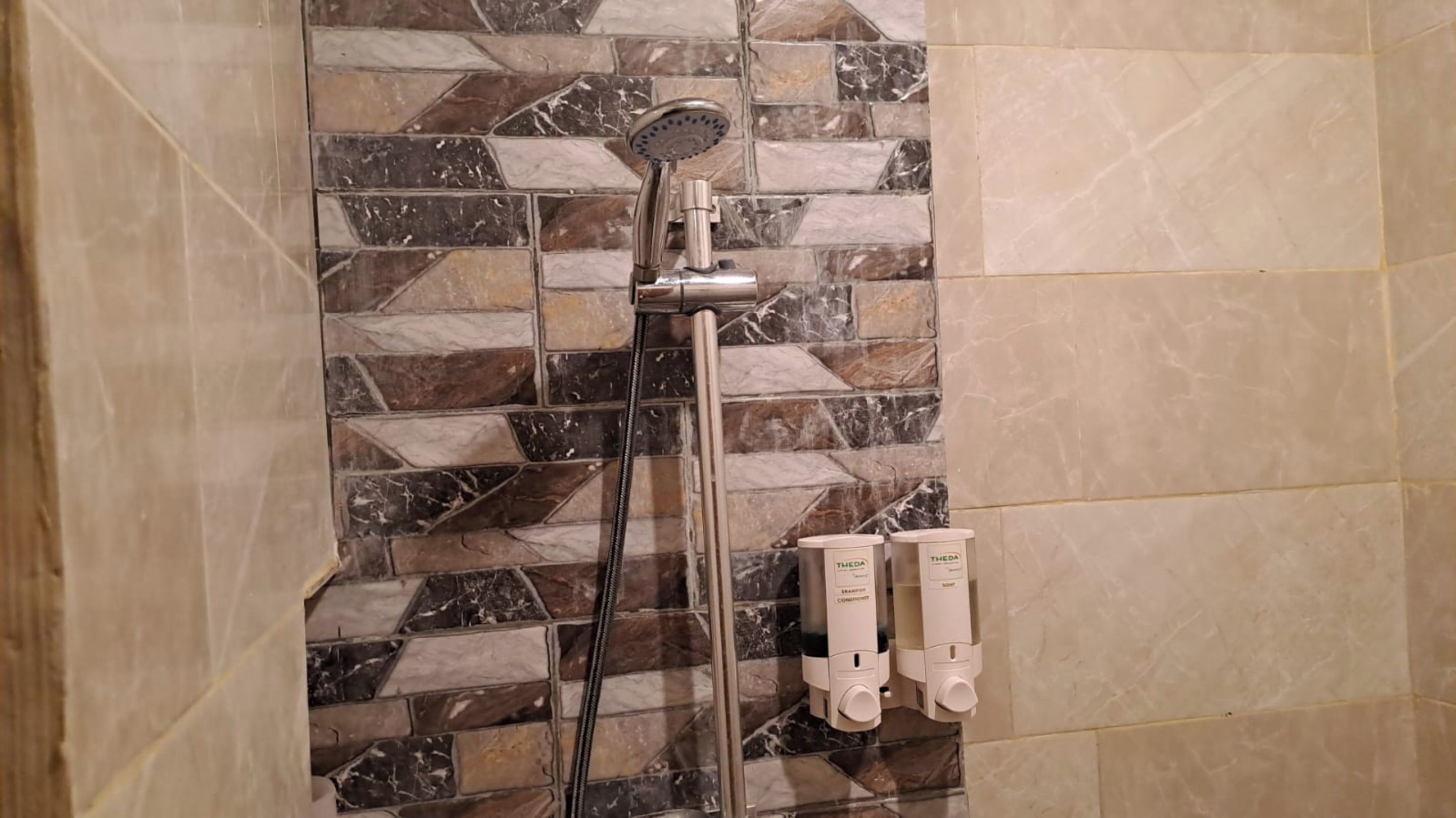 Chambre Supérieure | Salle de bain | Douche, douche à « effet pluie »