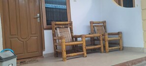 高级房 | 办公桌、床单