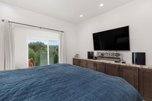 1 habitación, escritorio, tabla de planchar con plancha y wifi 