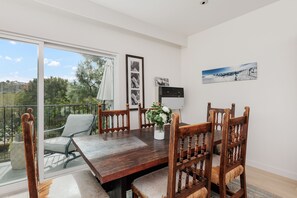 Dining - 644 A Renovated Condo at a World-Renowned Resort - Free Wifi and Parking (Carlsbad)