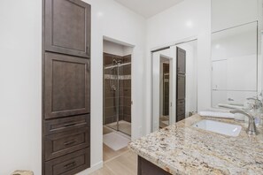 Shower, towels, toilet paper - 644 A Renovated Condo at a World-Renowned Resort - Free Wifi and Parking (Carlsbad)