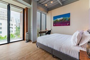 3 habitaciones, escritorio, tabla de planchar con plancha y wifi