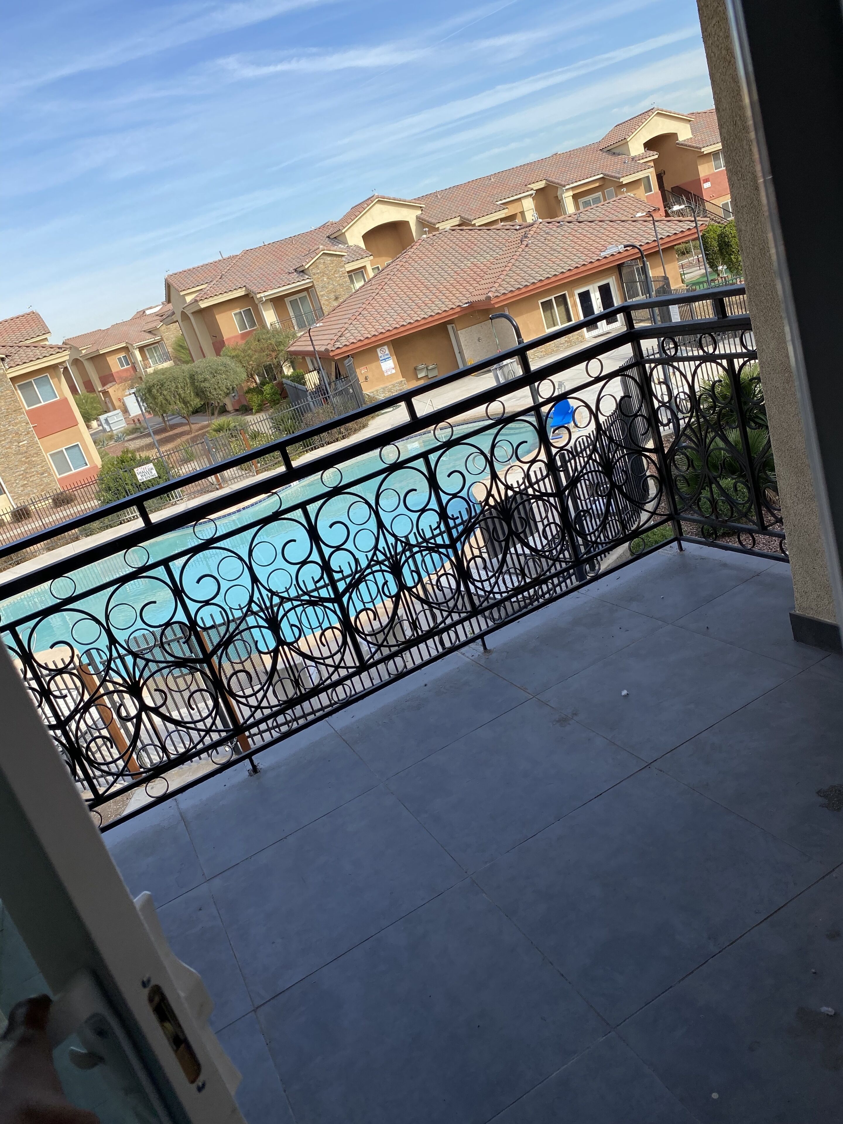 المنطقة المحيطة بالمنشأة