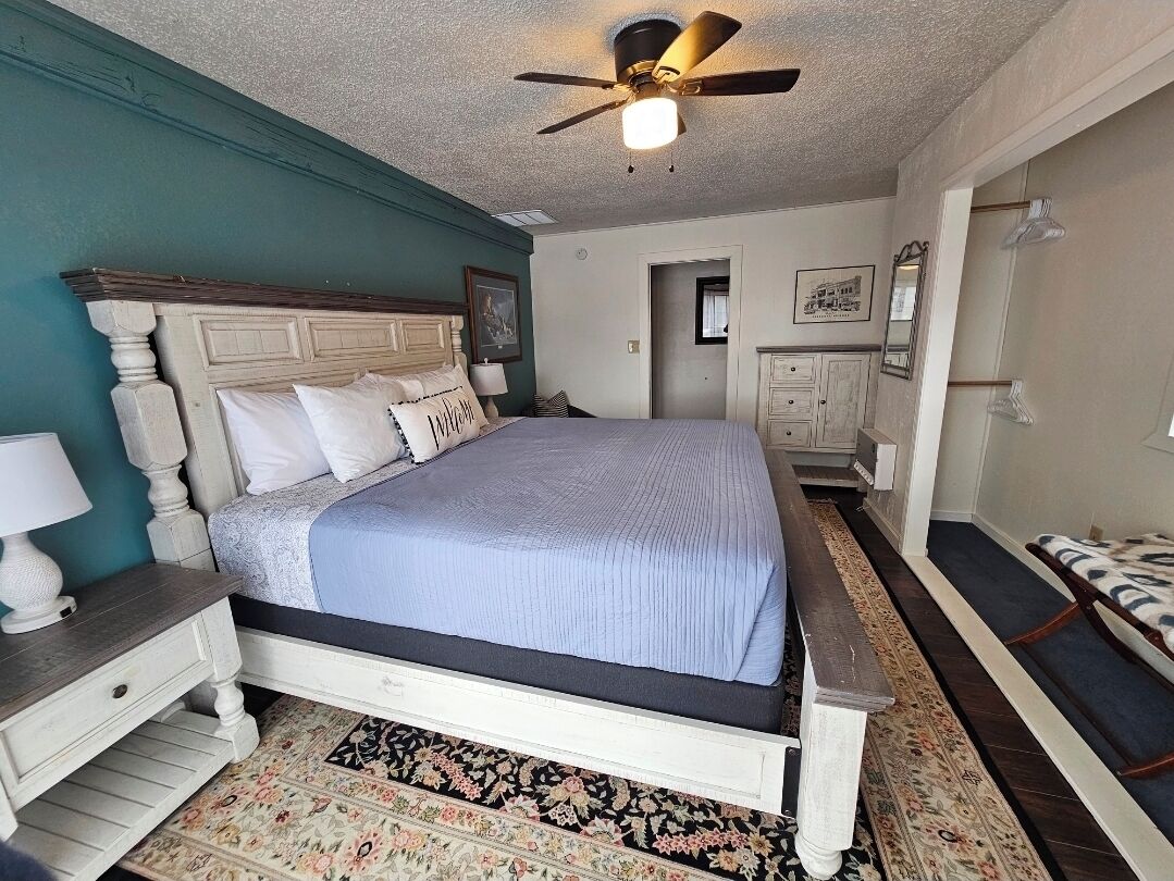 Iron/ironing board, WiFi, bed sheets
